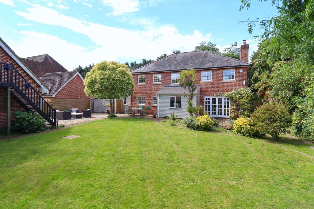 Property photo 2 of 31