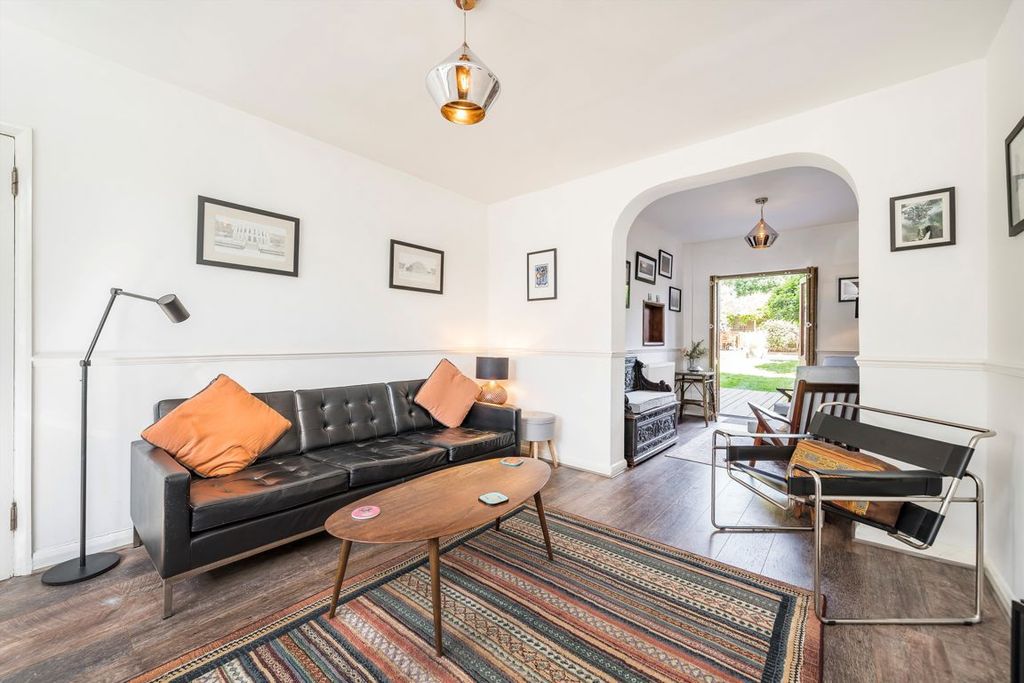 Property photo 1 of 8