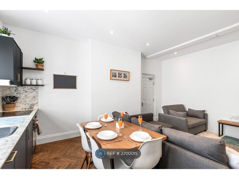 Property photo 3 of 28