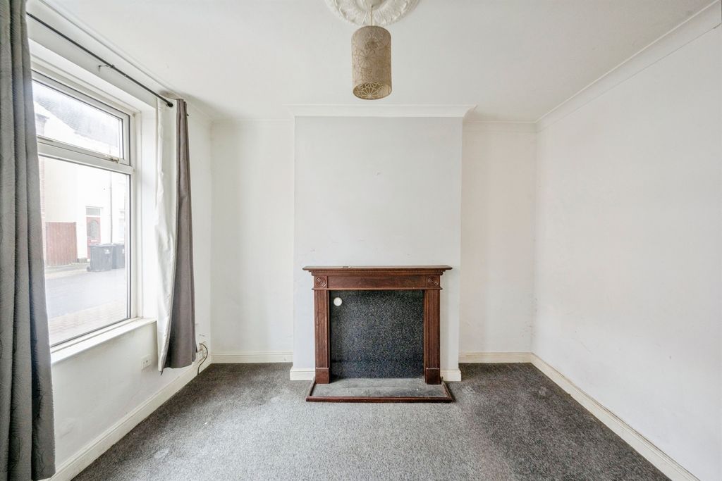 Property photo 3 of 18