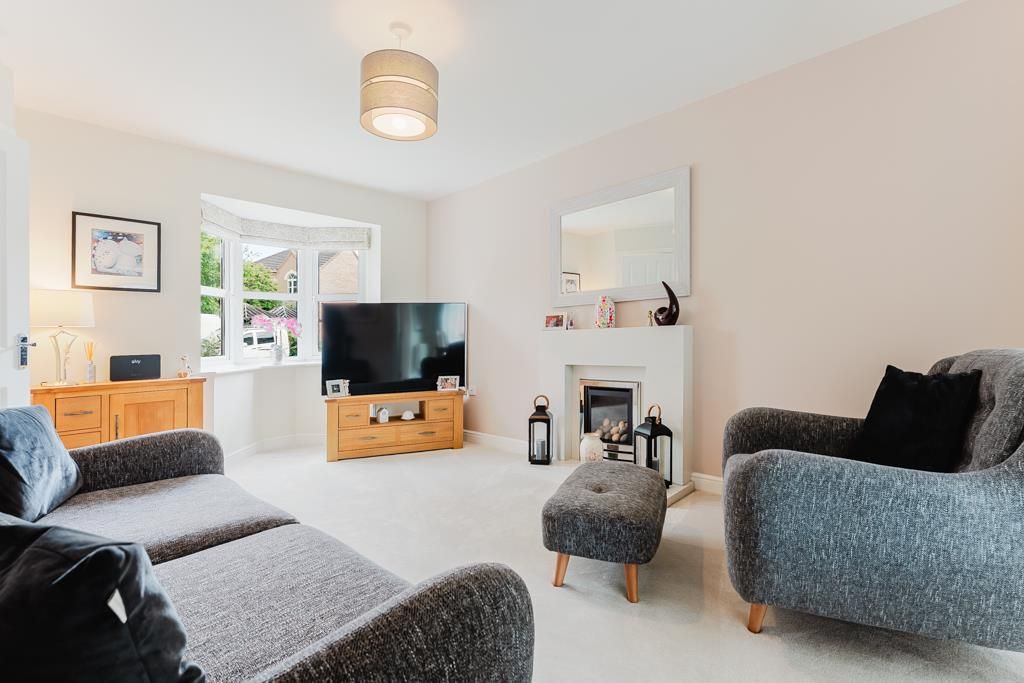 Property photo 3 of 32 18 Walnut Tree Court, Higham Ferrers (25 Of 32).Jp