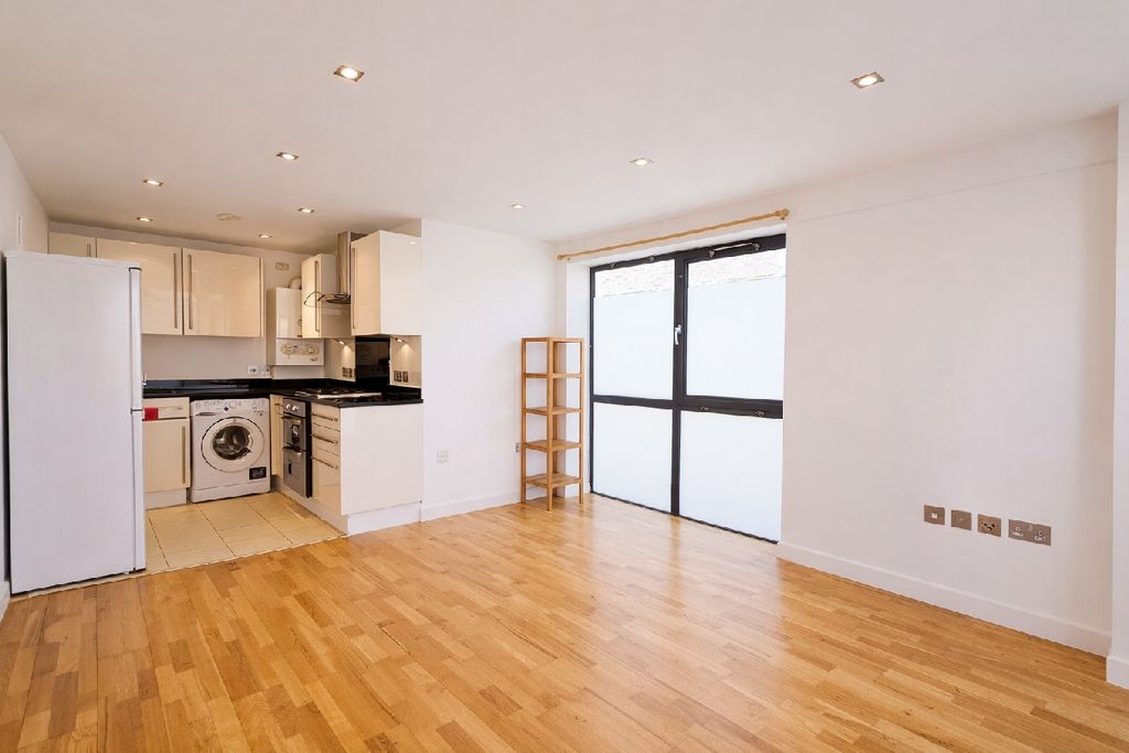 Property photo 2 of 8 Photo 1