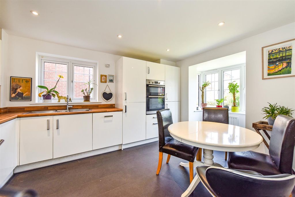 Property photo 2 of 20 Kitchen Breakfast Room.Jpg
