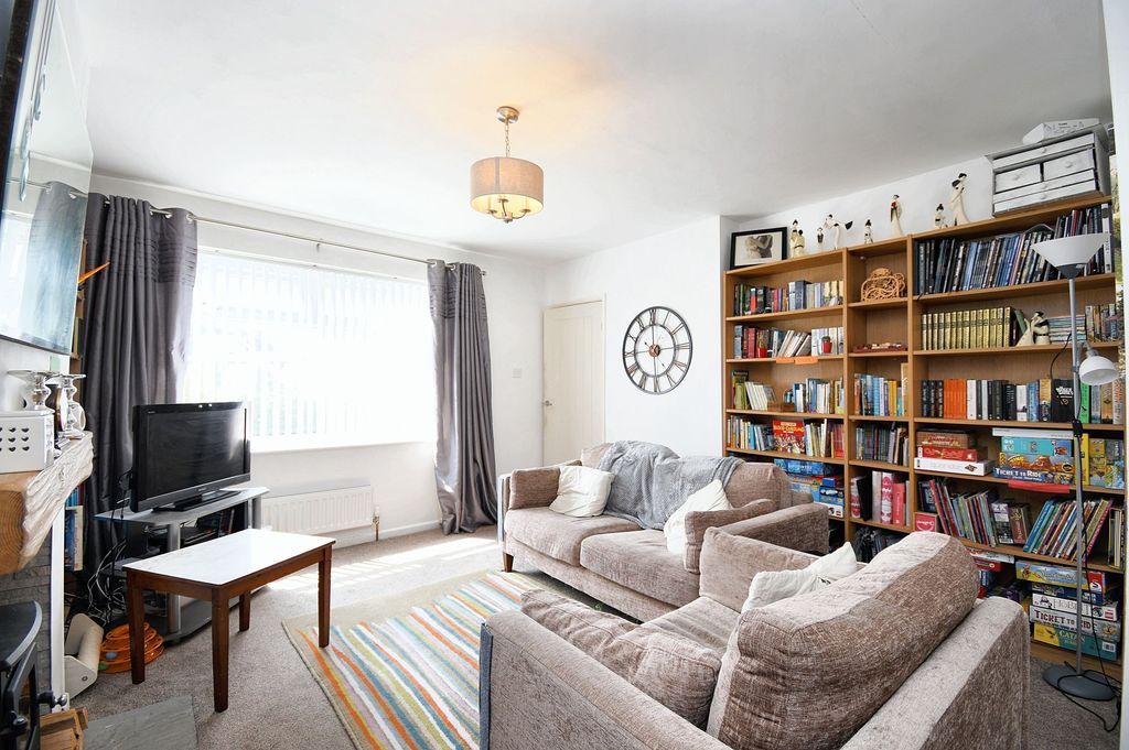 Property photo 2 of 25