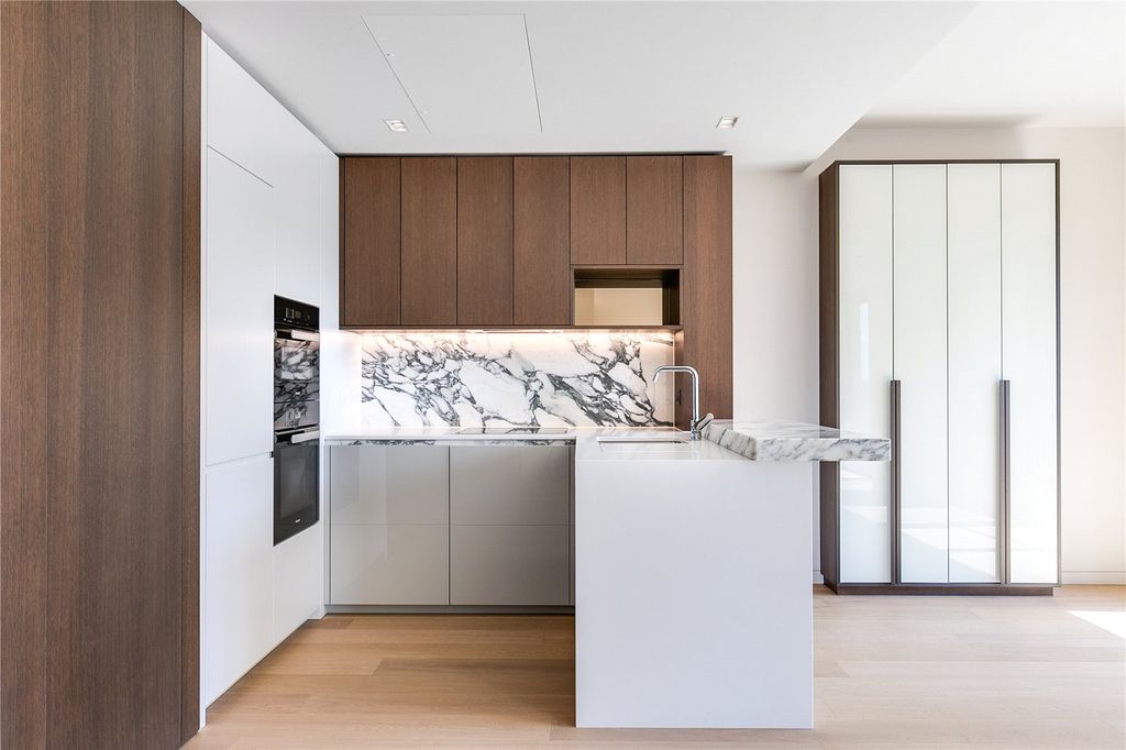 Property photo 1 of 11 Reception/Kitchen
