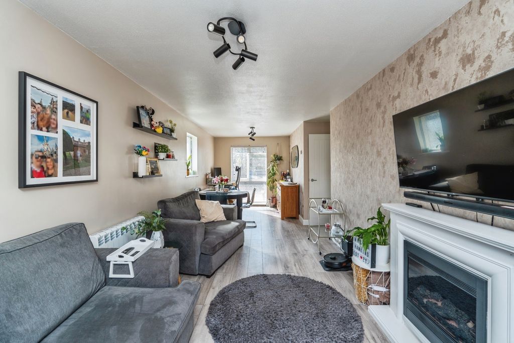 Property photo 3 of 27 Pbox-Img.Jpg