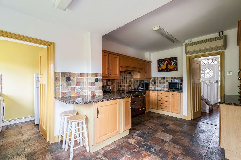 Property photo 3 of 31