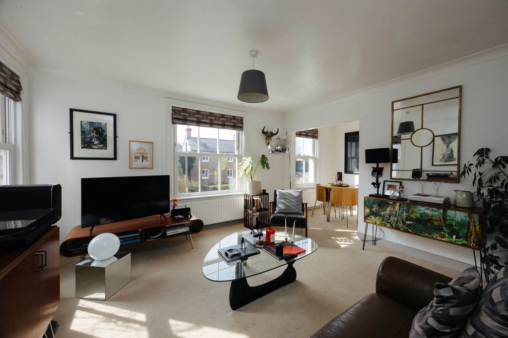 Property photo 2 of 21