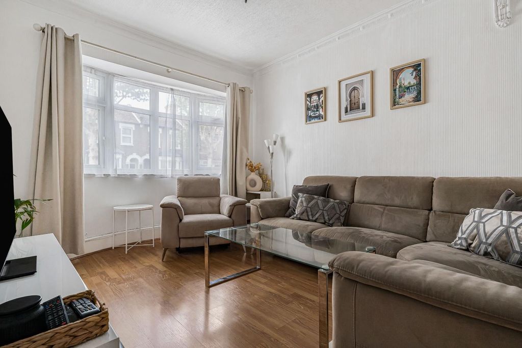 Property photo 2 of 32 18_92290.Jpg