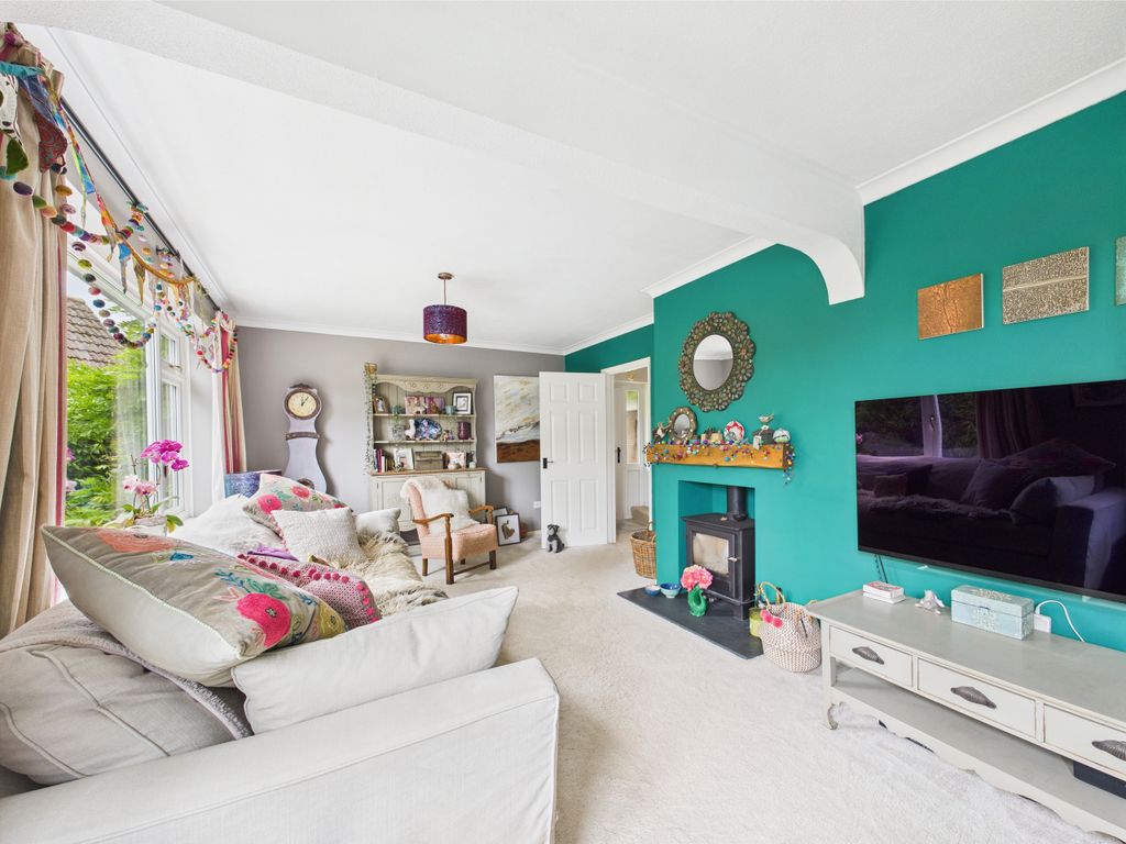 Property photo 3 of 16 Cam01354G0-Pr0516-Still003