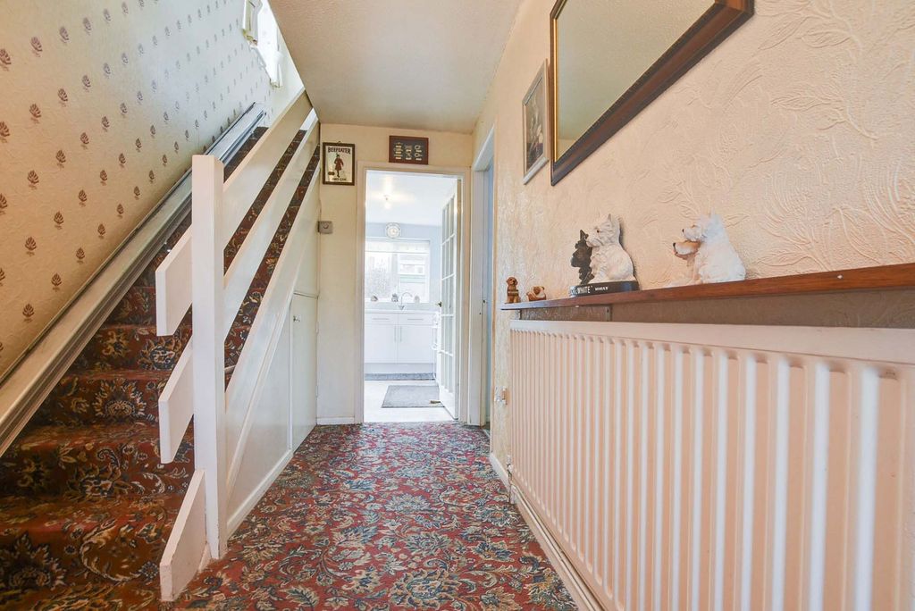 Property photo 2 of 25