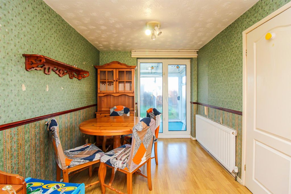 Property photo 3 of 10 Dining Room