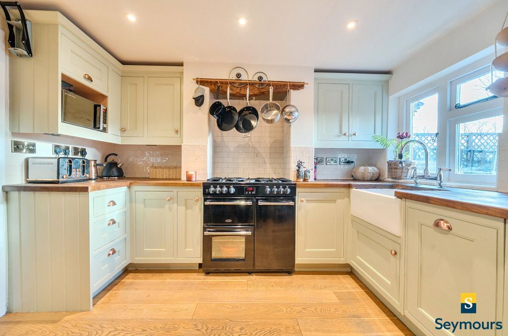 Property photo 3 of 22 Kitchen