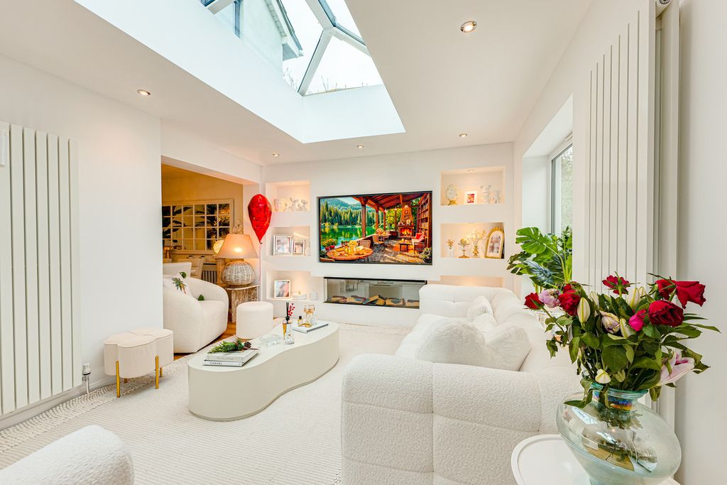 Property photo 3 of 49