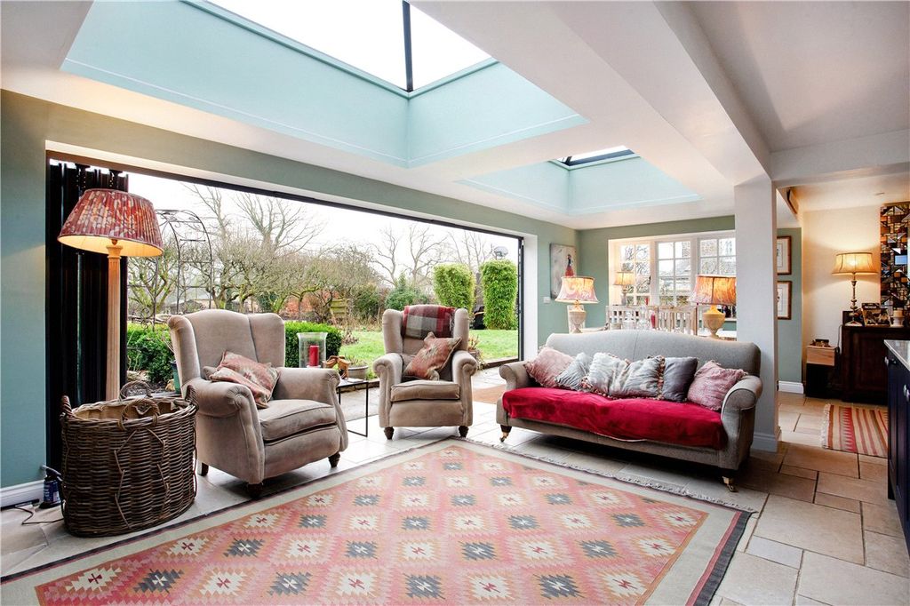 Property photo 3 of 27 Kitchen/Dining Room