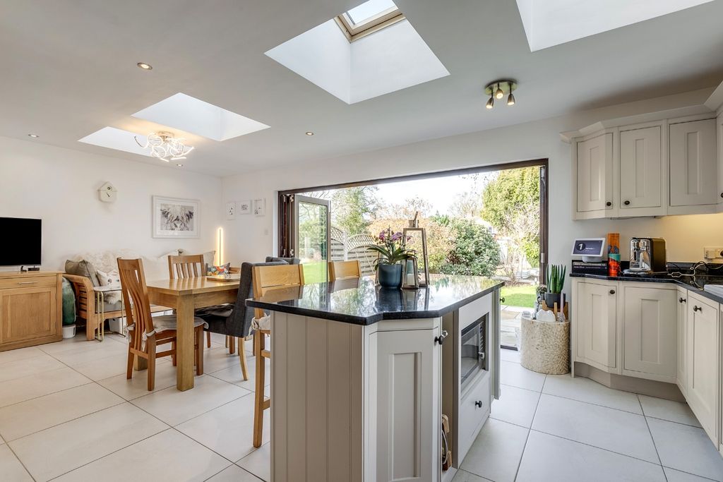 Property photo 3 of 29 4911796