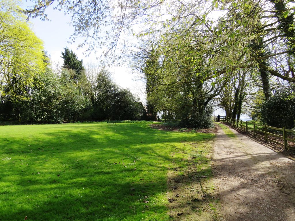 Property photo 2 of 13 Image