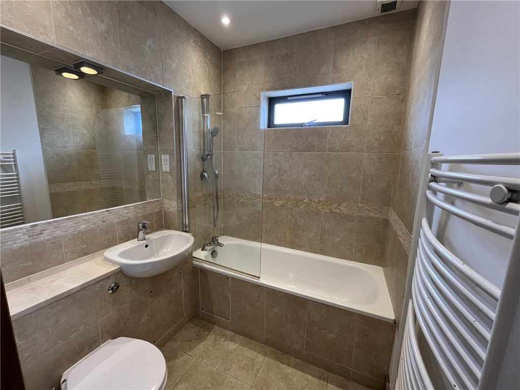 Property photo 2 of 9 Picture No. 15