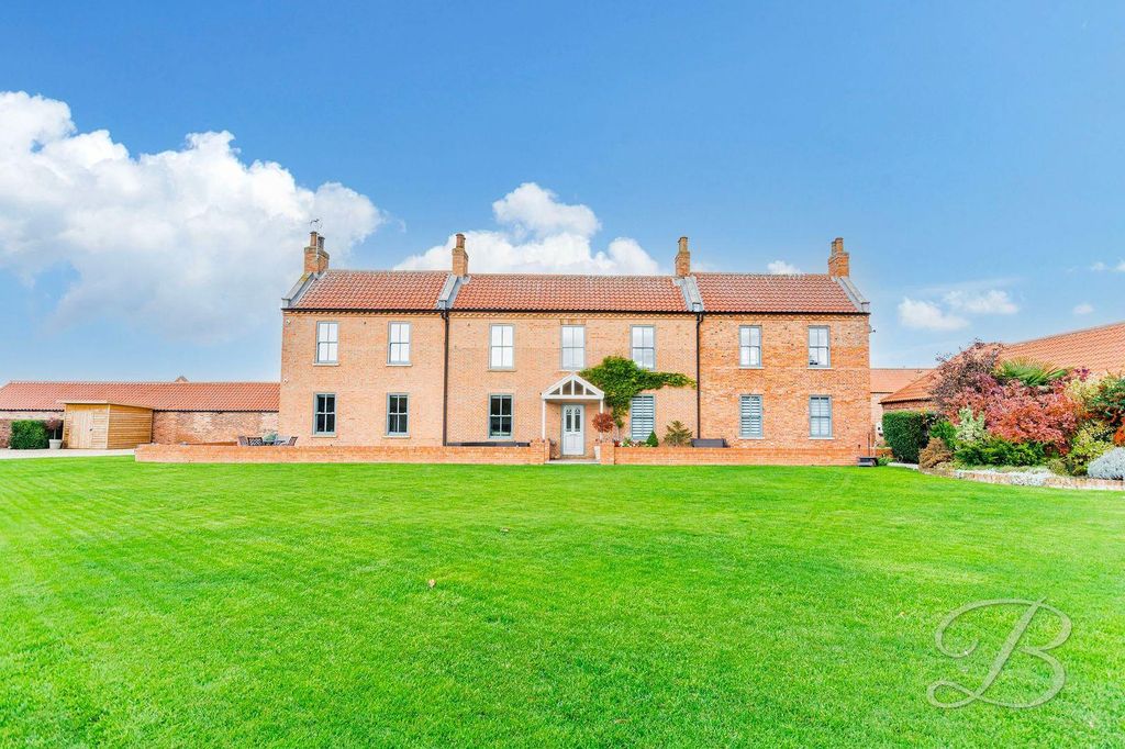 Property photo 1 of 47 Q_Aqbskw.Jpg