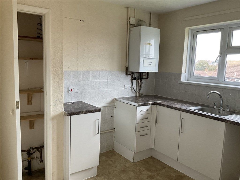 Property photo 3 of 7 Kitchen