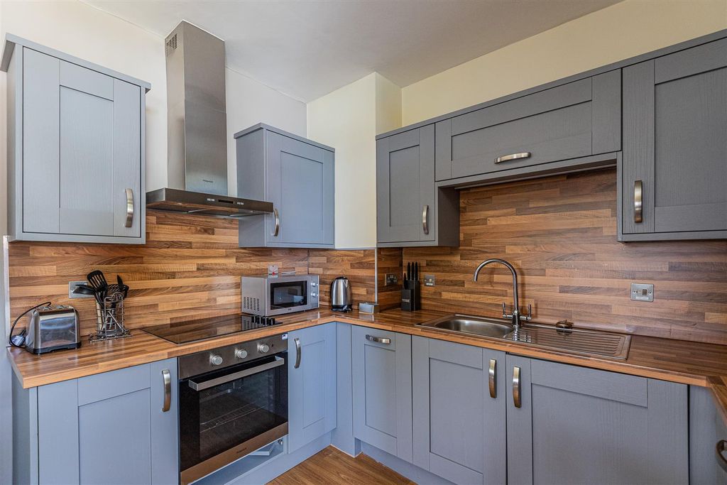 Property photo 3 of 13 Cathedral Road 74-76, 13-6.Jpg