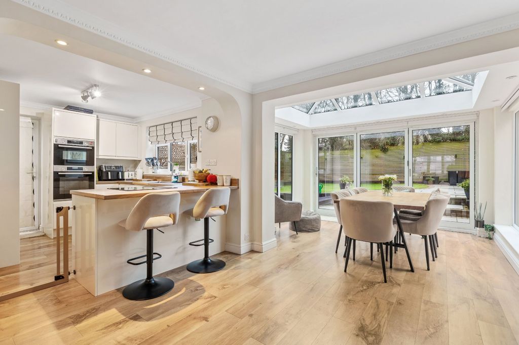 Property photo 2 of 17 Picture No. 16