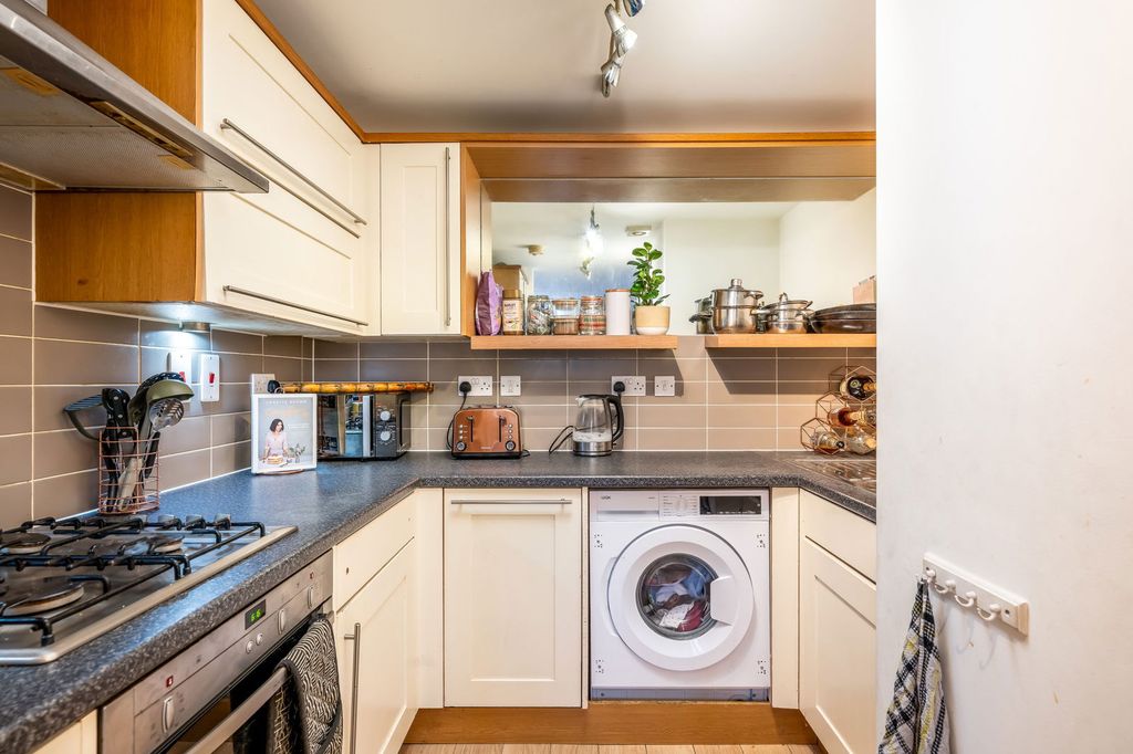 Additional image 10 of 2 bed flat for saleKingsley Avenue, Fairfield, Hitchin SG5