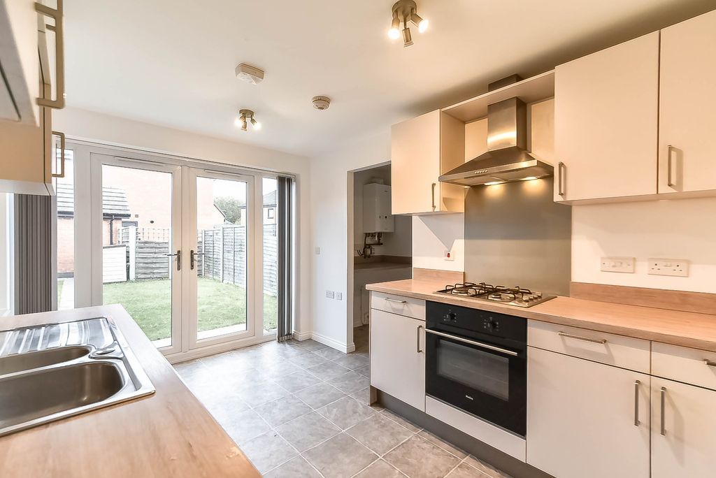 Property photo 2 of 11 Kitchen