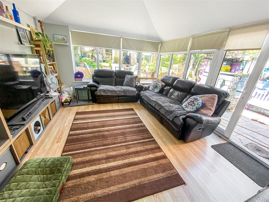 Property photo 2 of 15 Garden Room