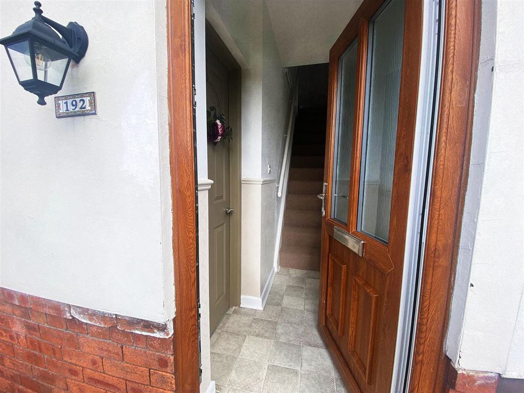 Property photo 3 of 19 Entrance Hall