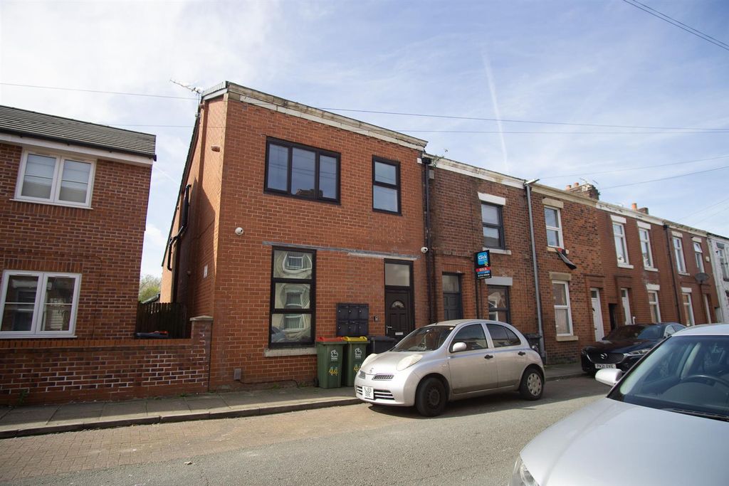 Property photo 1 of 5 Exterior