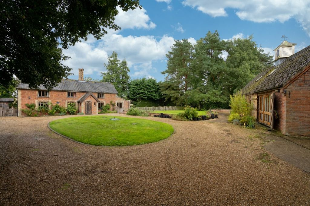 Property photo 1 of 32