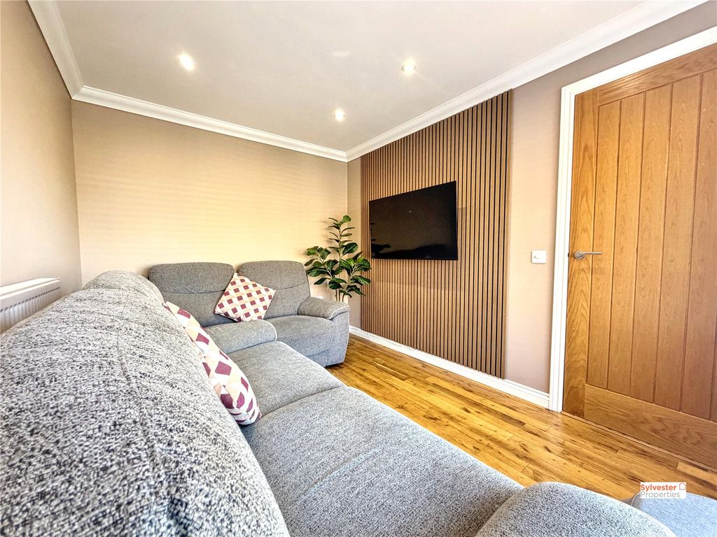 Property photo 3 of 28 Picture No. 21