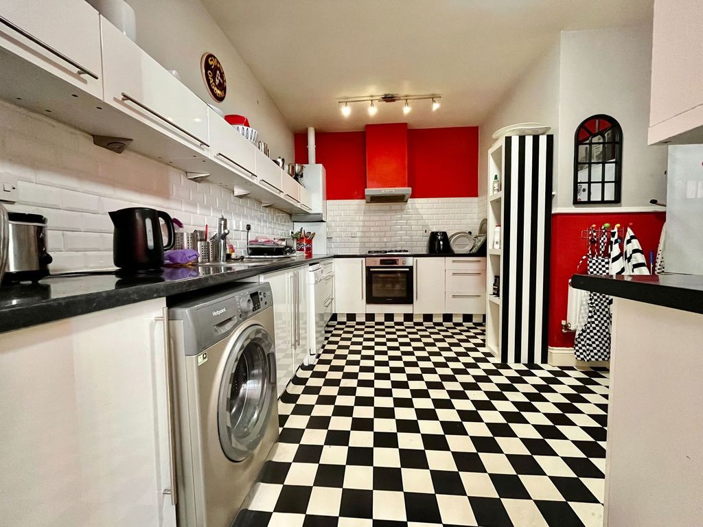 Property photo 3 of 16