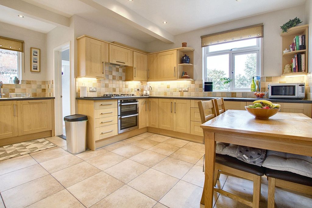 Property photo 3 of 37