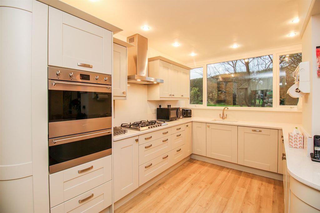 Property photo 3 of 26 Kitchen Diner