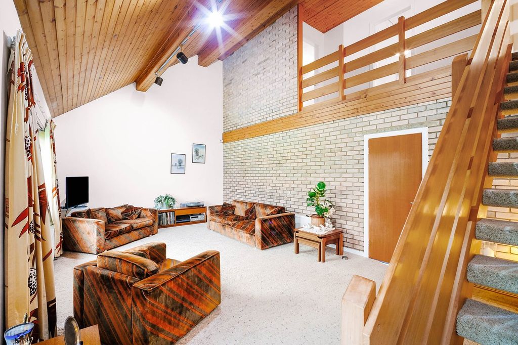 Property photo 3 of 25