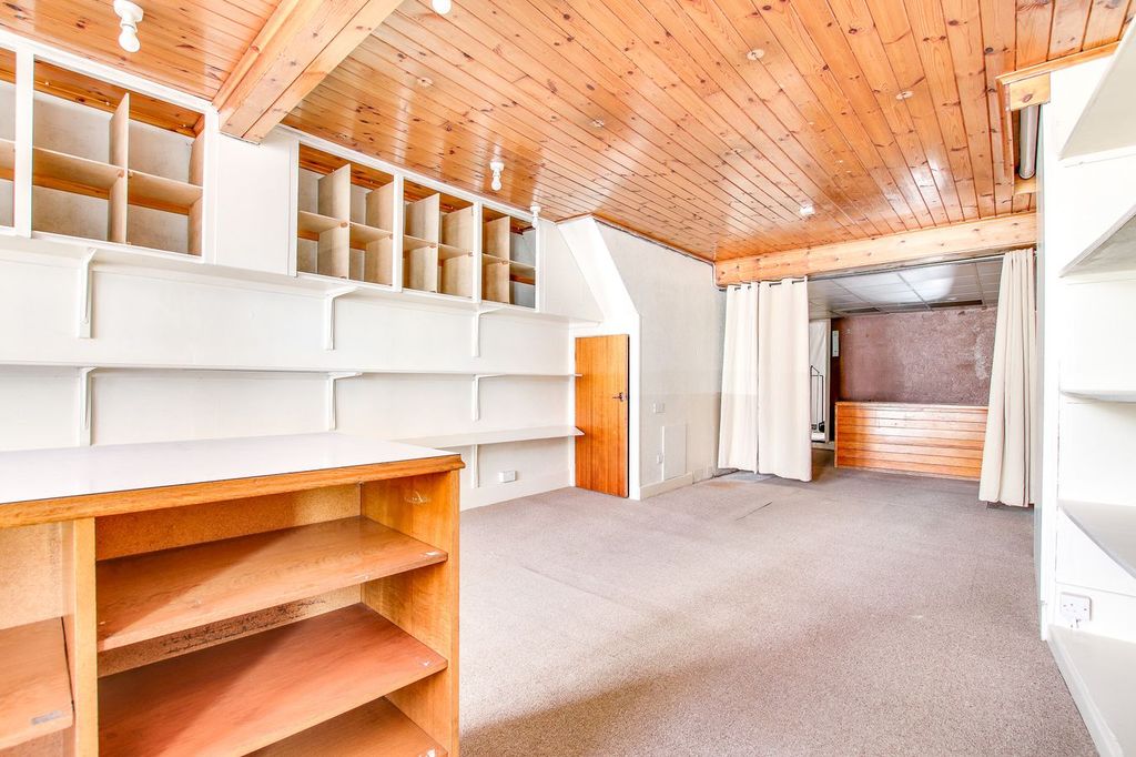 Property photo 3 of 12 Commercial Unit