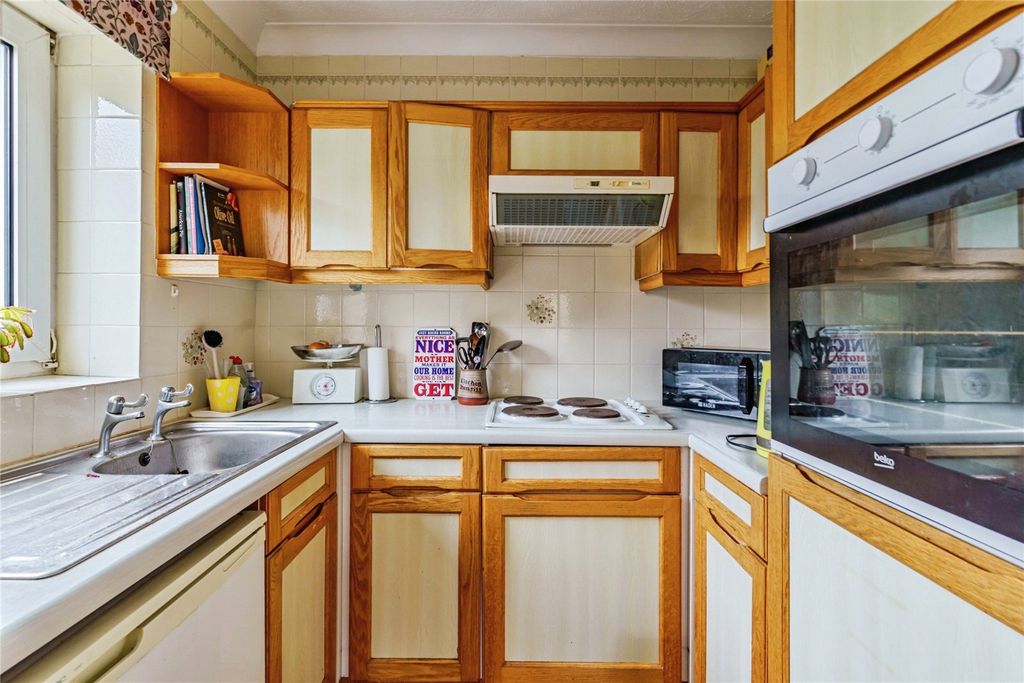 Property photo 2 of 9 Kitchen