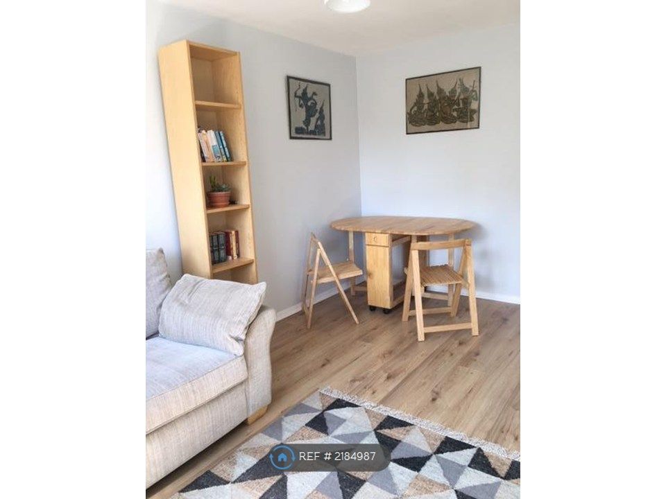 Property photo 2 of 8 Lounge