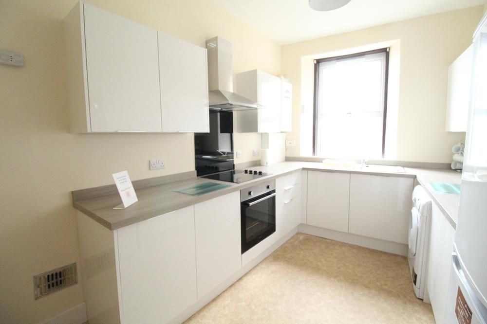 Property photo 3 of 8 Kitchen