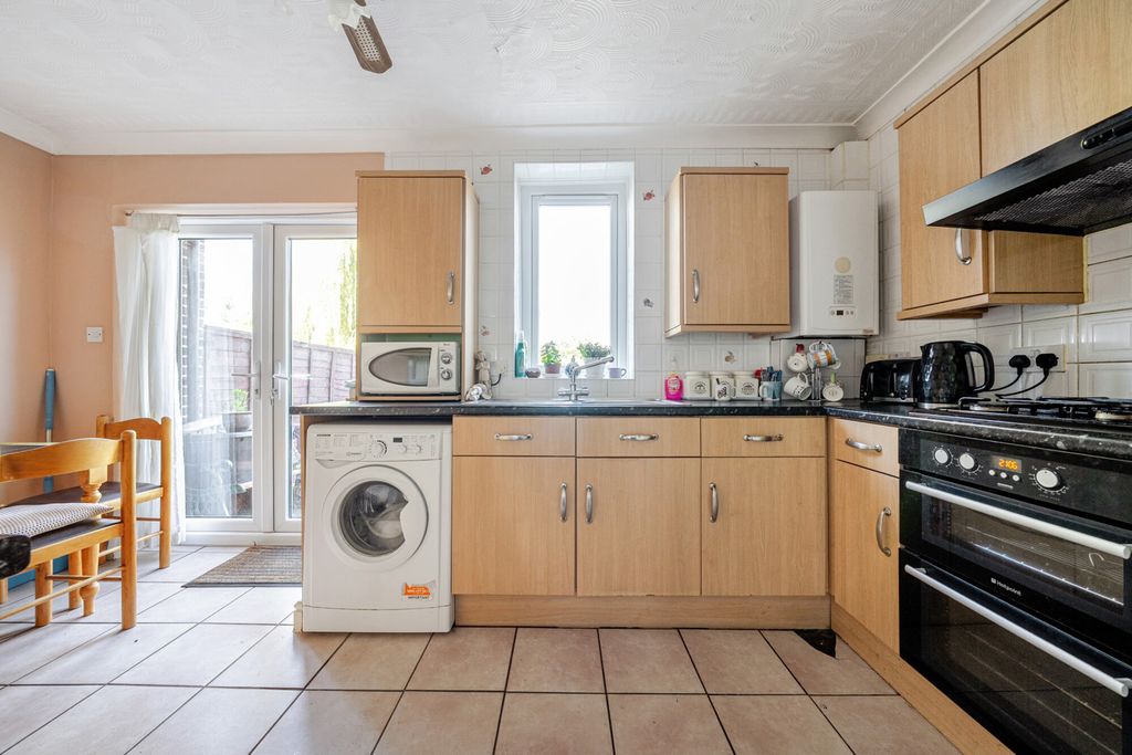 Property photo 3 of 17 Kitchen