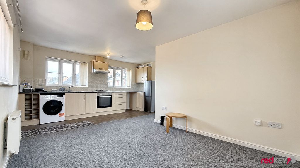 Property photo 2 of 7 Kitchen/Lounge