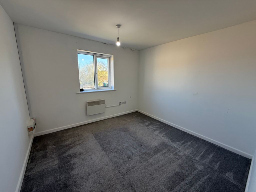 Property photo 3 of 5 Bedroom