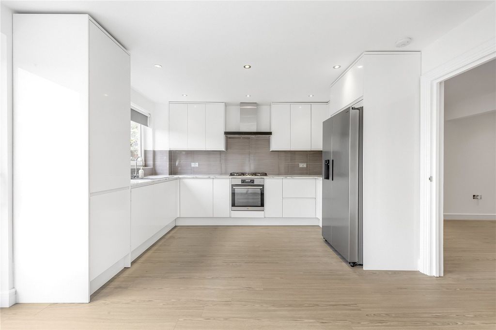 Property photo 2 of 19 Kitchen