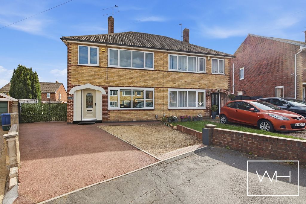 Property photo 1 of 20 15 Kirkstall Close, Cusworth 02