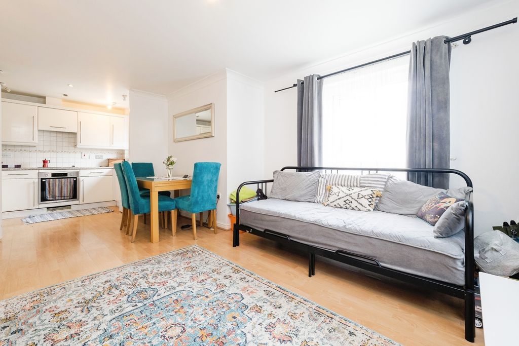 Property photo 1 of 15 Lounge