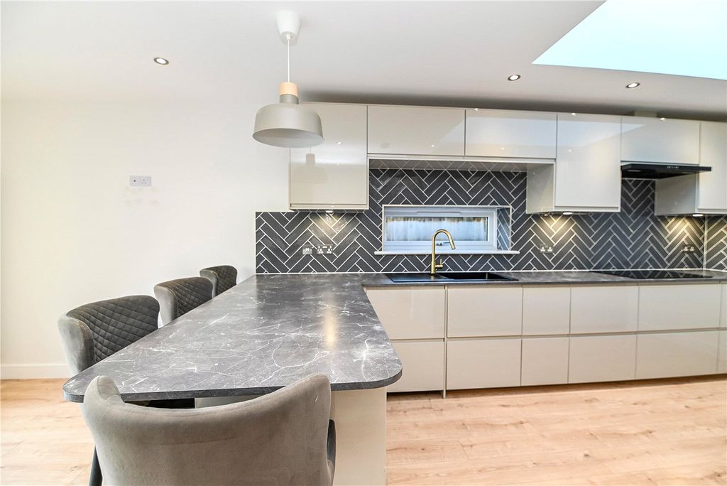 Property photo 2 of 25 Picture No. 05