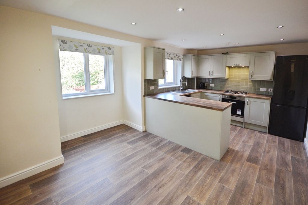 Property photo 2 of 13 Kitchen/ Dining Room