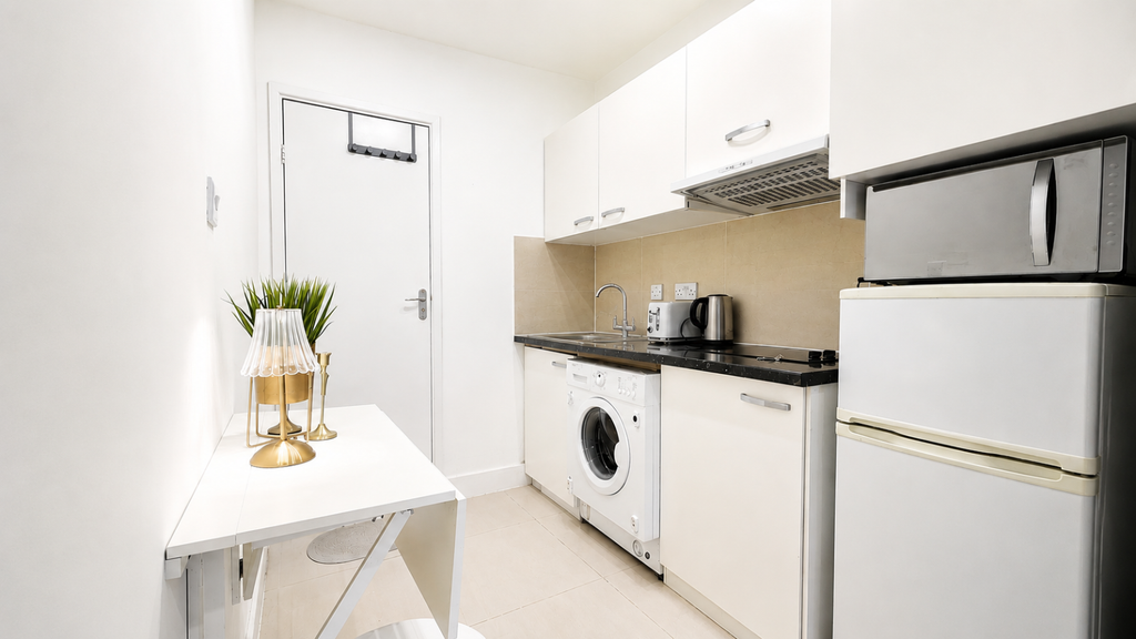 Property photo 1 of 5 Studio Flat To Rent In Greenford For Single Professionals.